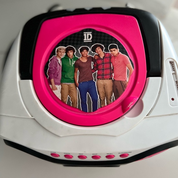 1D Pink and White Boombox with Ergonomic Design - Picture 4 of 11